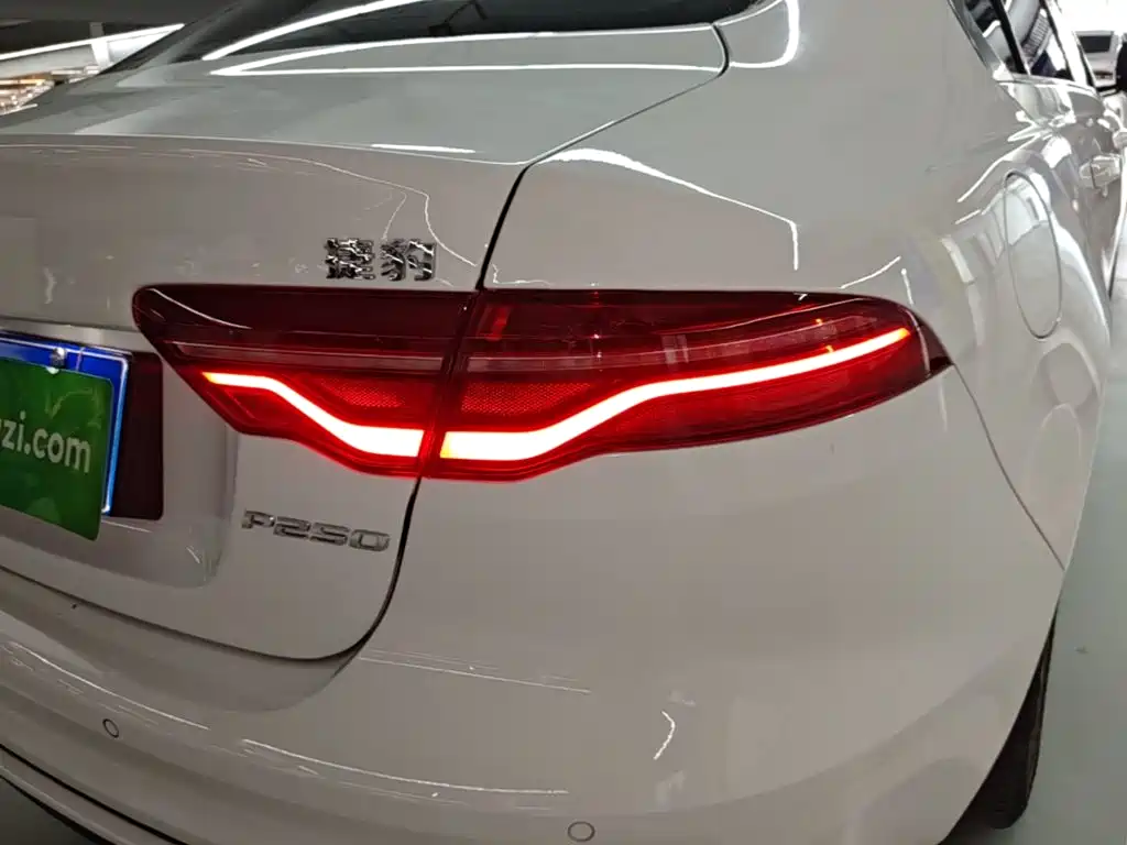 Jaguar XEL — миниатюра 8