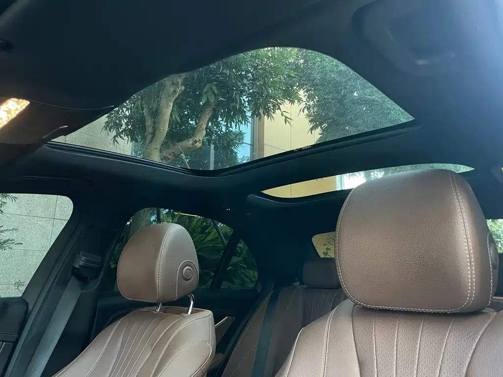 Mercedes-Benz E-Class (Import) — миниатюра 12