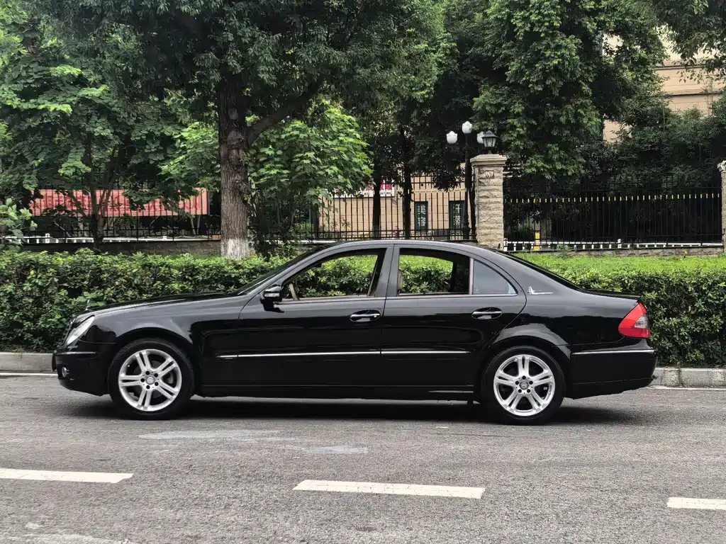 Mercedes-Benz E-Class — миниатюра 4