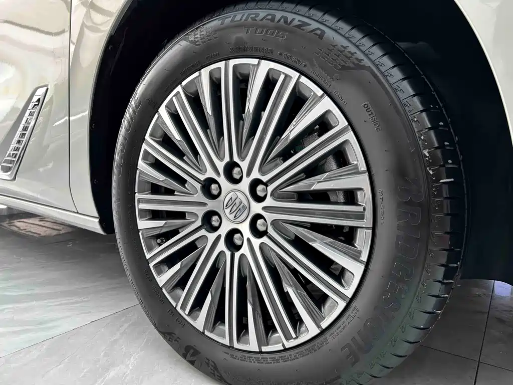 Buick GL8 Hybrid — миниатюра 6