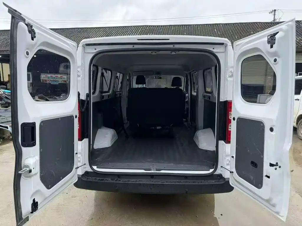 Wuling Yangguang — миниатюра 6