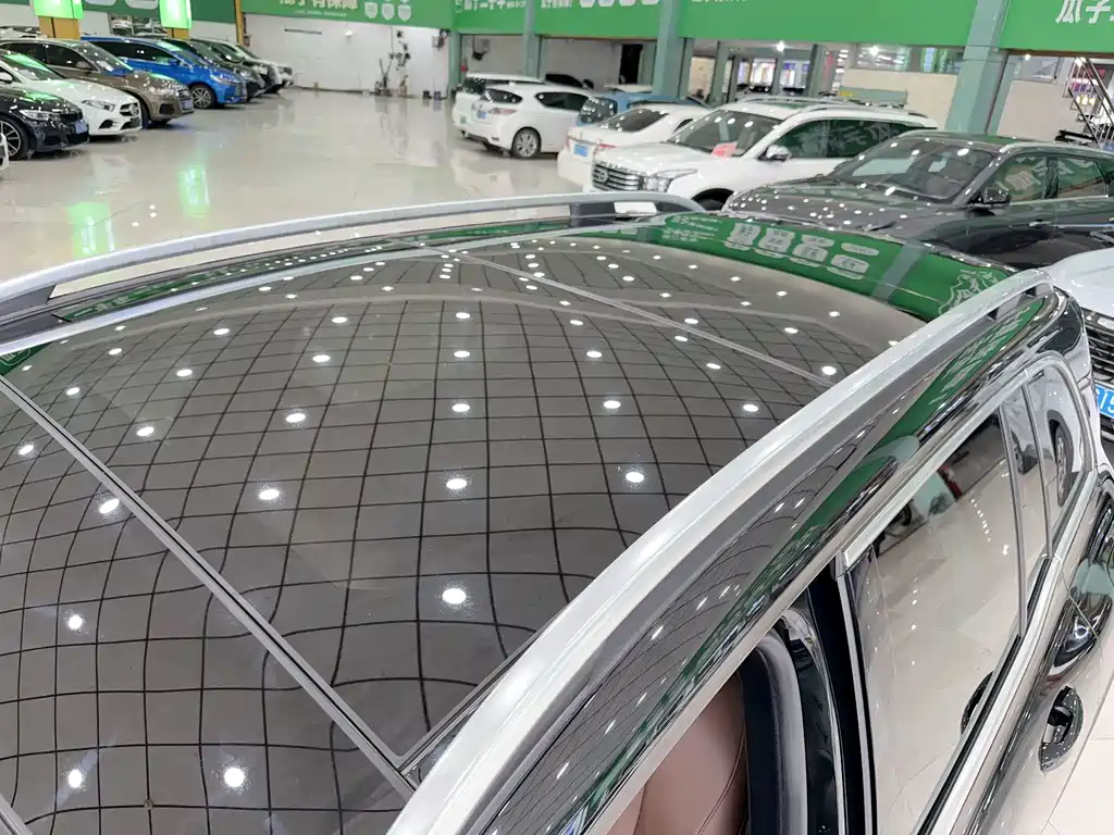 Mercedes-Benz GLB — миниатюра 23