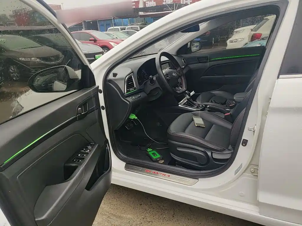 Hyundai Elantra — миниатюра 16