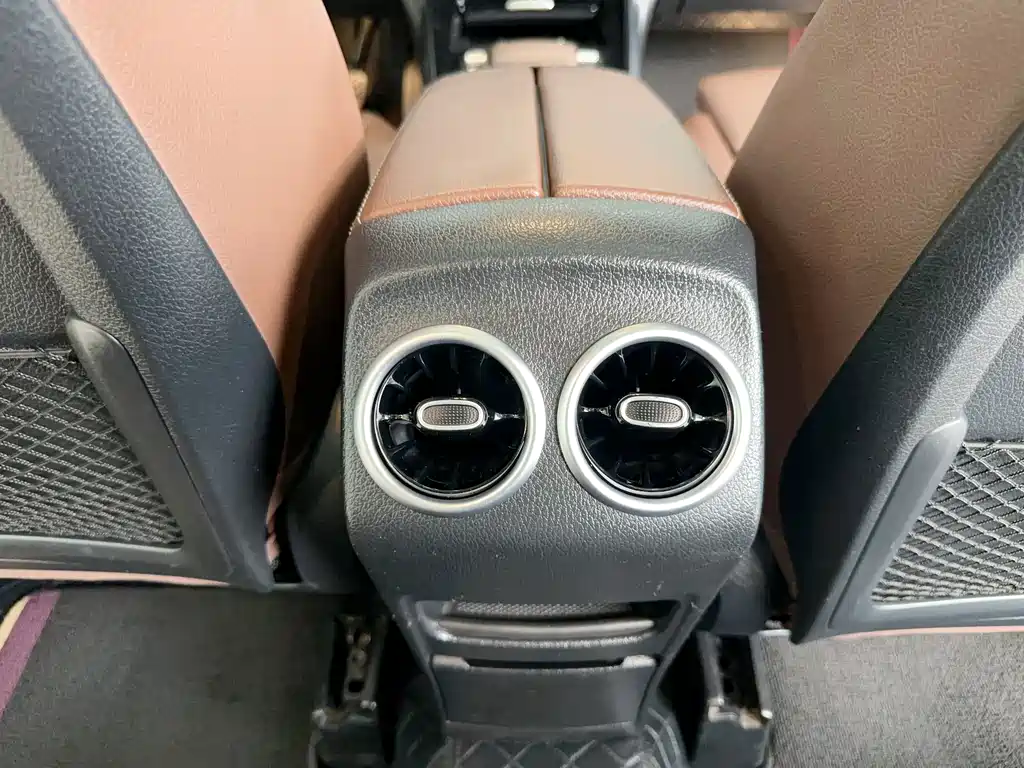 Mercedes-Benz GLB — миниатюра 18