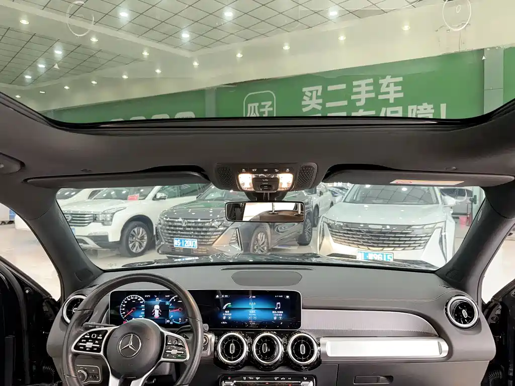 Mercedes-Benz GLB — миниатюра 32