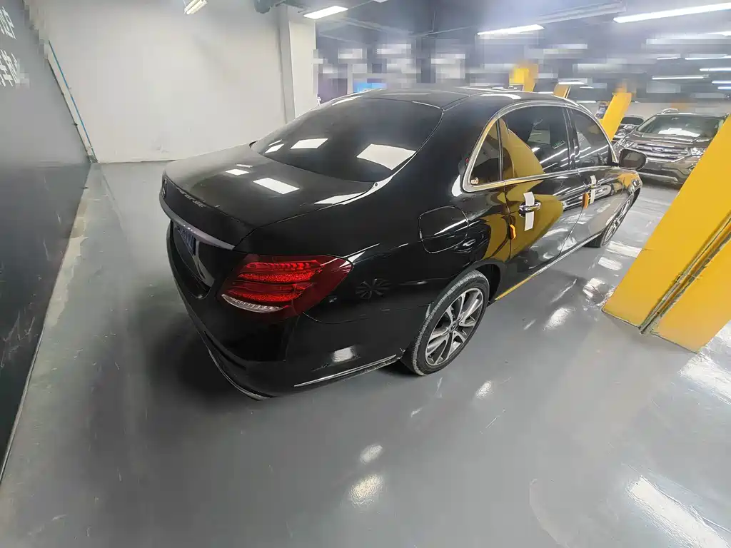 Mercedes-Benz E-Class — миниатюра 10