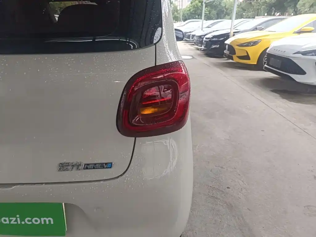 Wuling MINIEV — миниатюра 8