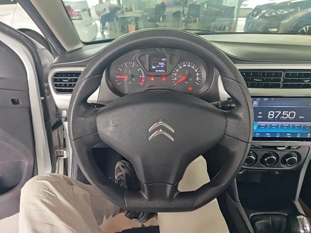 Citroen Elysee — миниатюра 11
