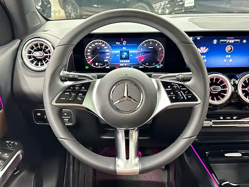 Mercedes-Benz GLB — миниатюра 17