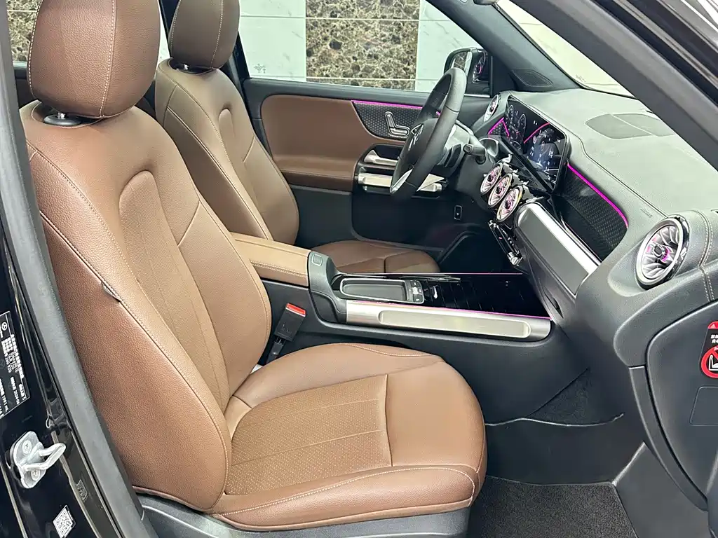 Mercedes-Benz GLB — миниатюра 10