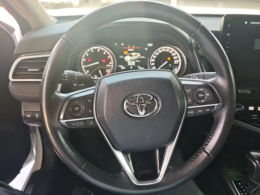 Toyota Camry — миниатюра 11