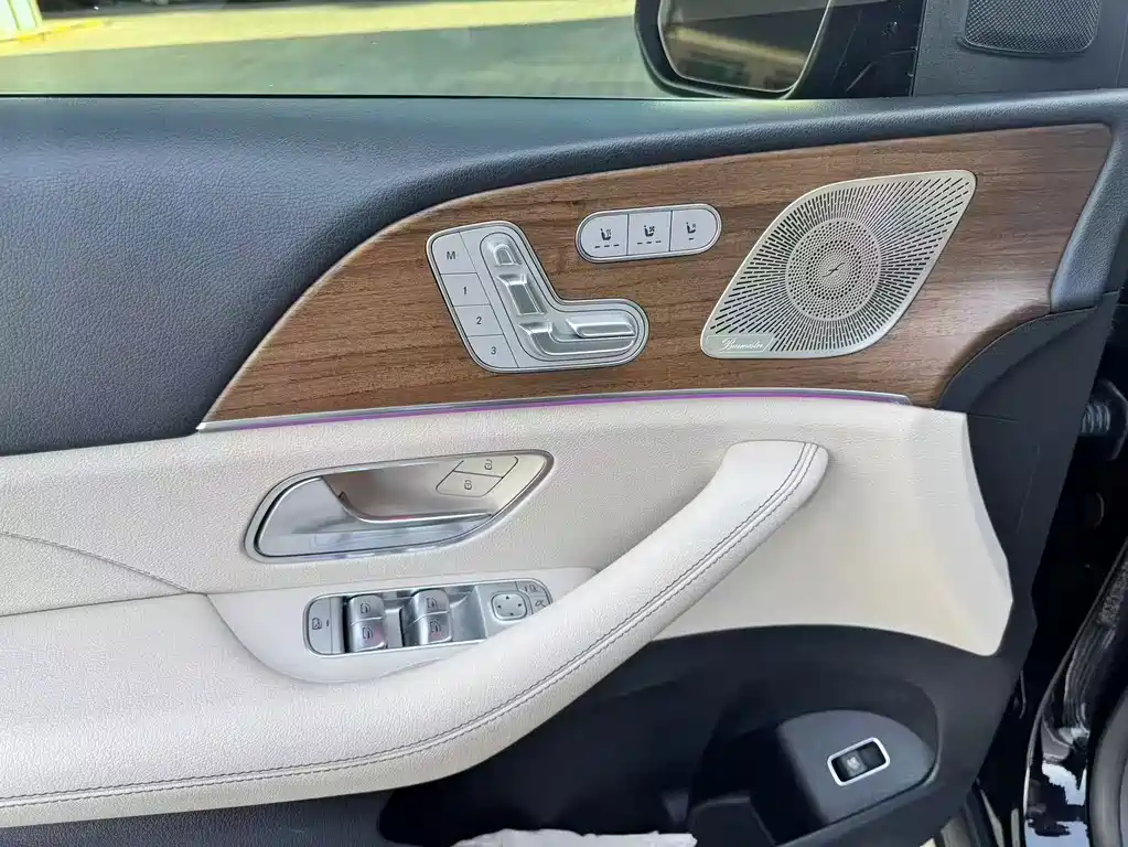 Mercedes-Benz GLS — миниатюра 7