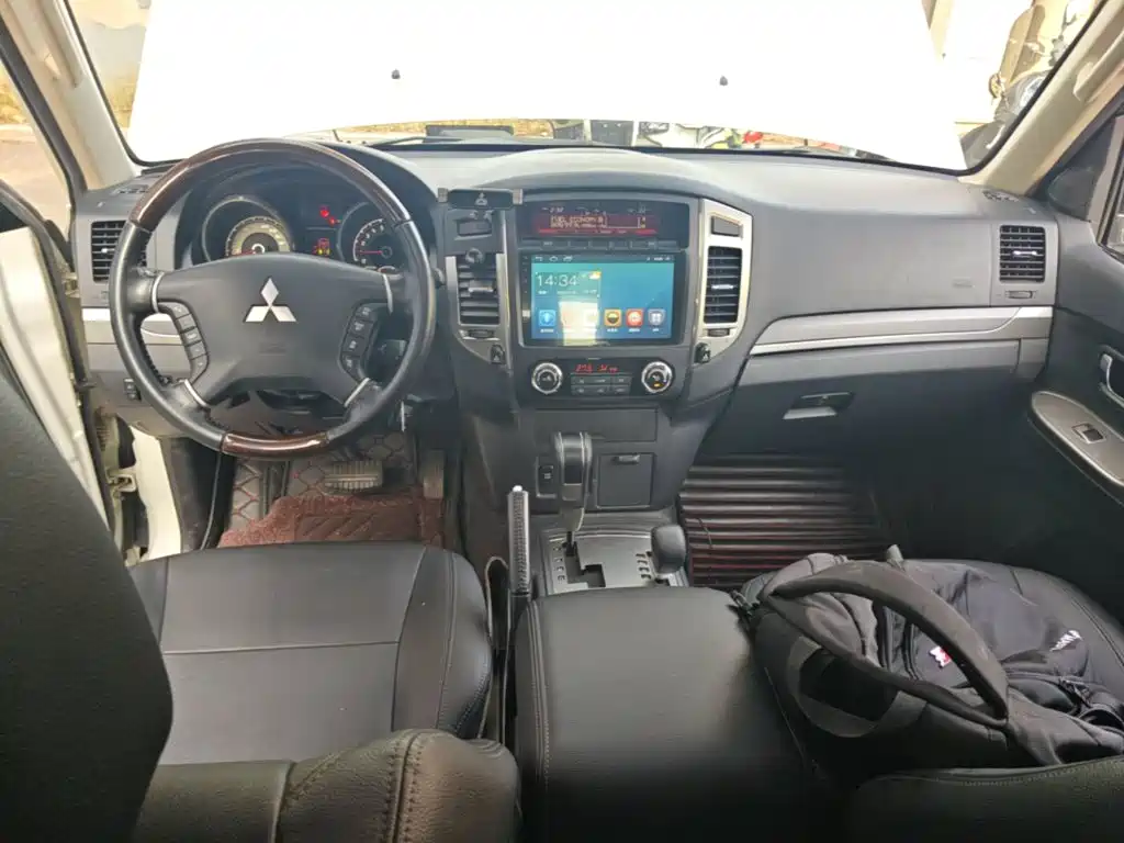 Mitsubishi Pajero (Import) — миниатюра 10