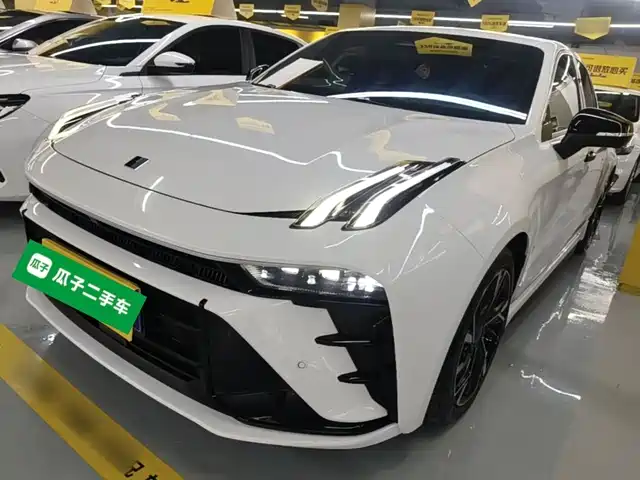 Lynk & Co 03