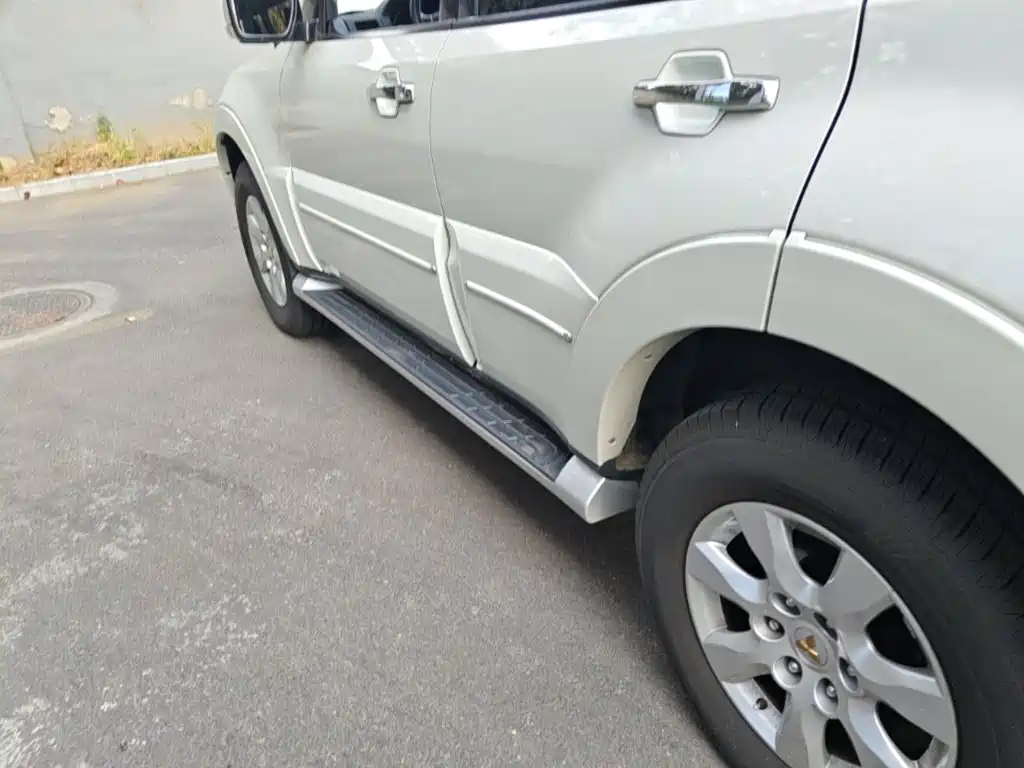 Mitsubishi Pajero (Import) — миниатюра 22