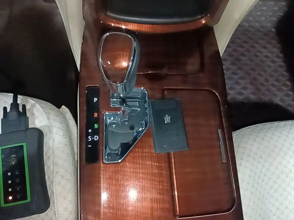 Toyota Crown — миниатюра 14