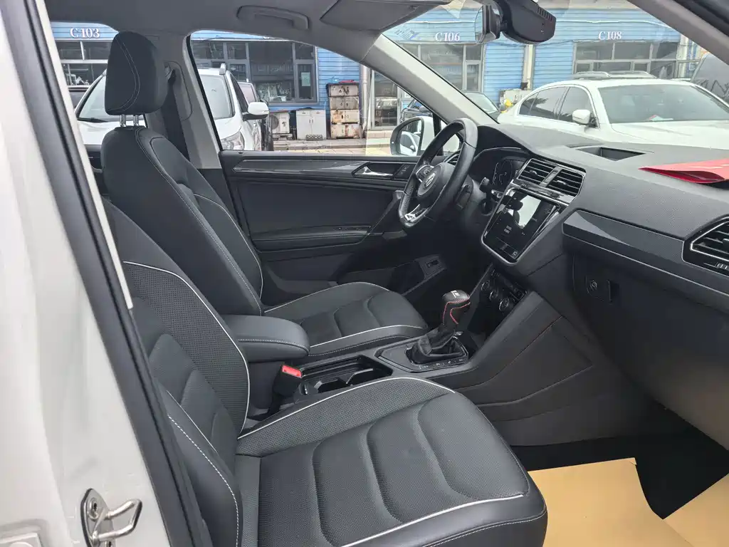 Volkswagen Tiguan L — миниатюра 10