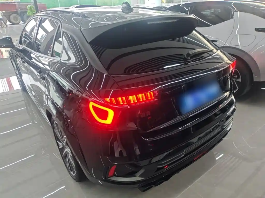 Lynk & Co 02 Hatchback — миниатюра 5
