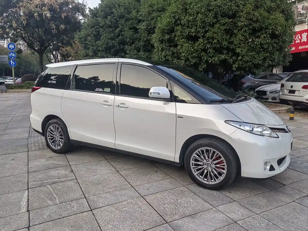 Toyota Previa — миниатюра 4