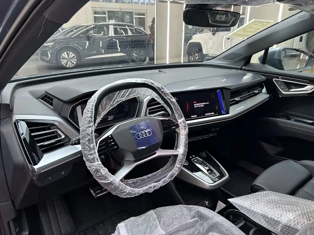 Audi Q4 e-tron — миниатюра 12