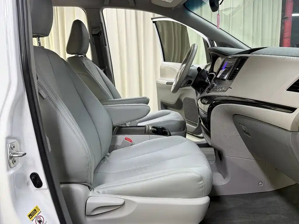 Toyota Sienna 3.5L 2WD LE, фото 35