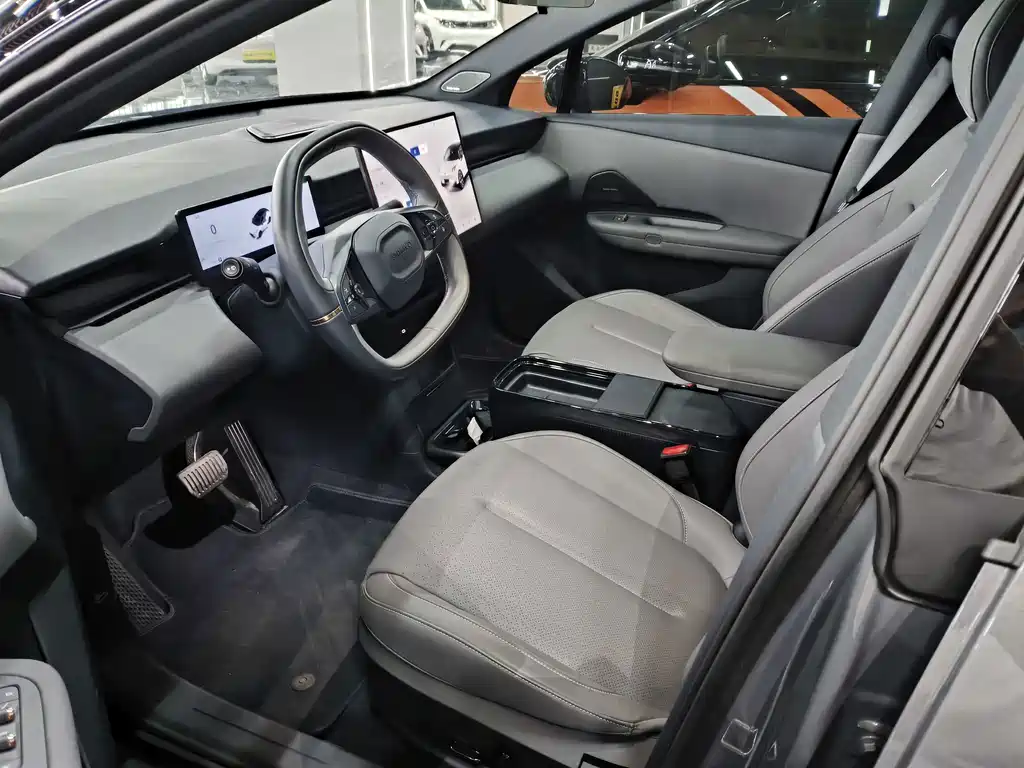 Lynk & Co 20 — миниатюра 8
