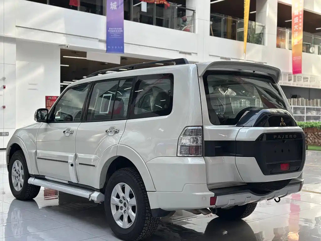 Mitsubishi V93 2020 3.0L AT