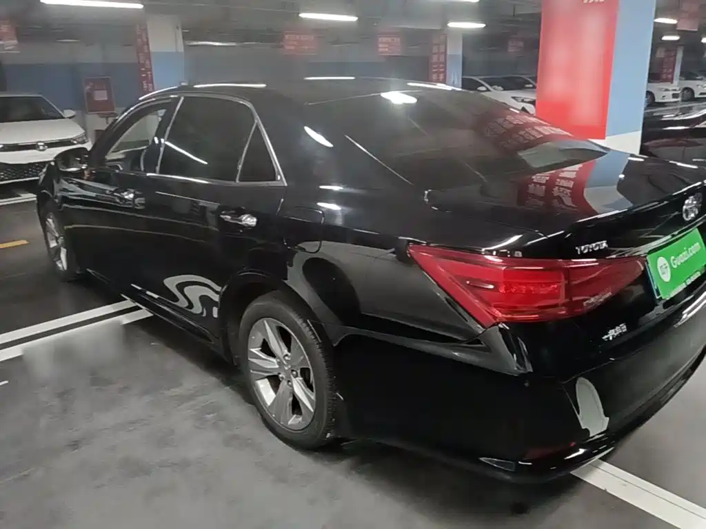 Toyota Crown — миниатюра 5