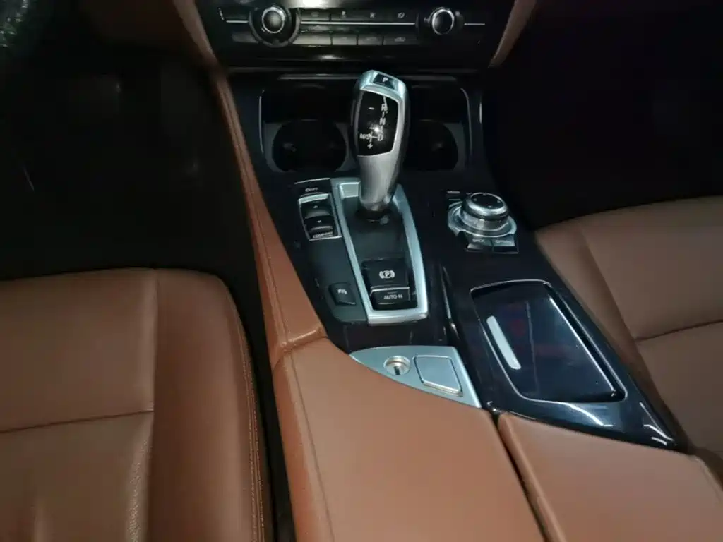 BMW 5 Series — миниатюра 14