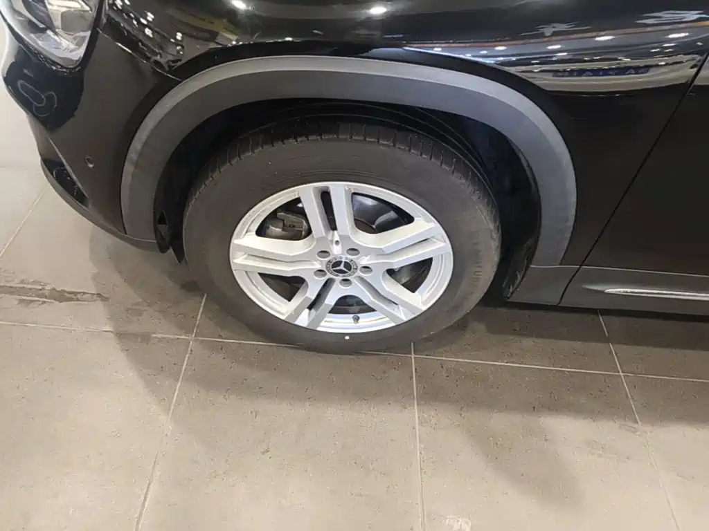 Mercedes-Benz GLB — миниатюра 23