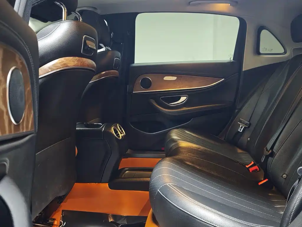 Mercedes-Benz E-Class — миниатюра 5