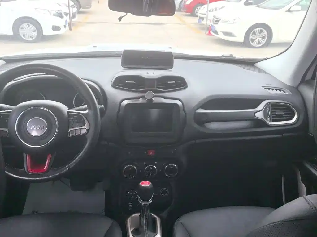 Jeep Renegade — миниатюра 6