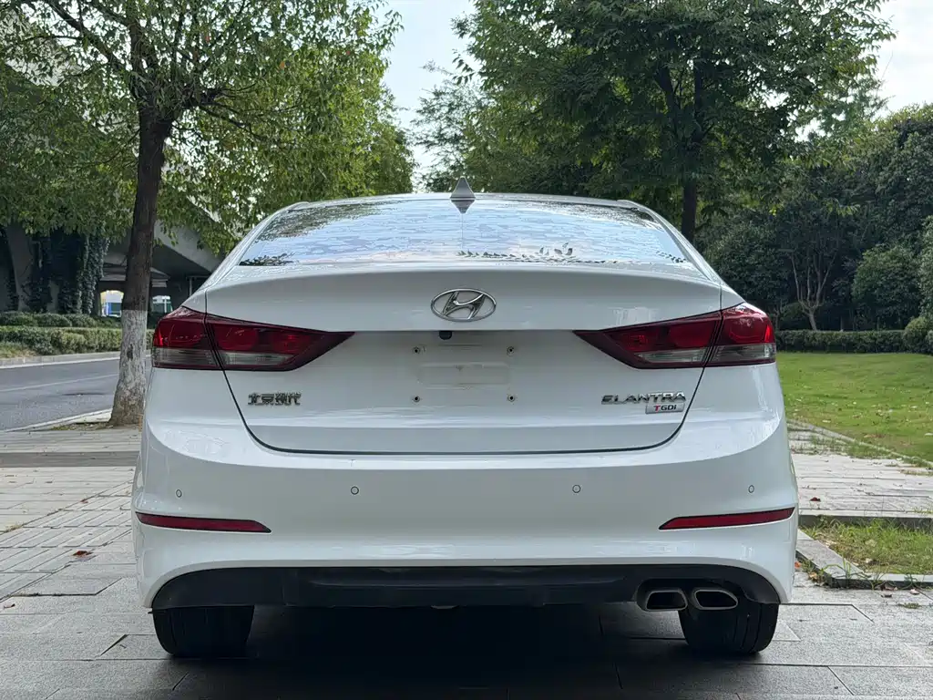 Hyundai Elantra — миниатюра 4