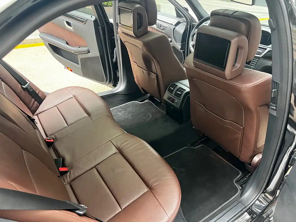 Mercedes-Benz E-Class — миниатюра 23