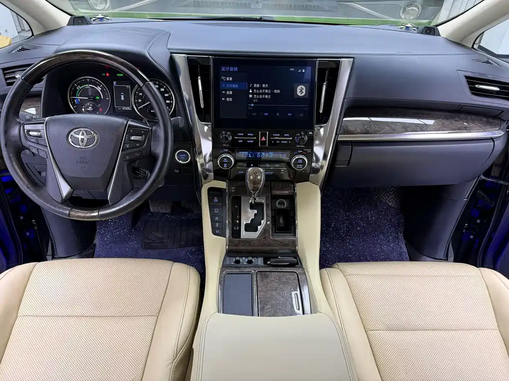 Toyota Alphard — миниатюра 6
