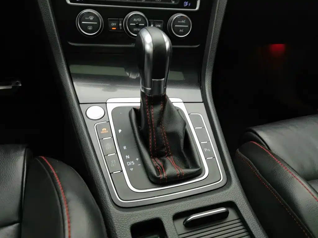 Volkswagen Golf GTI — миниатюра 13