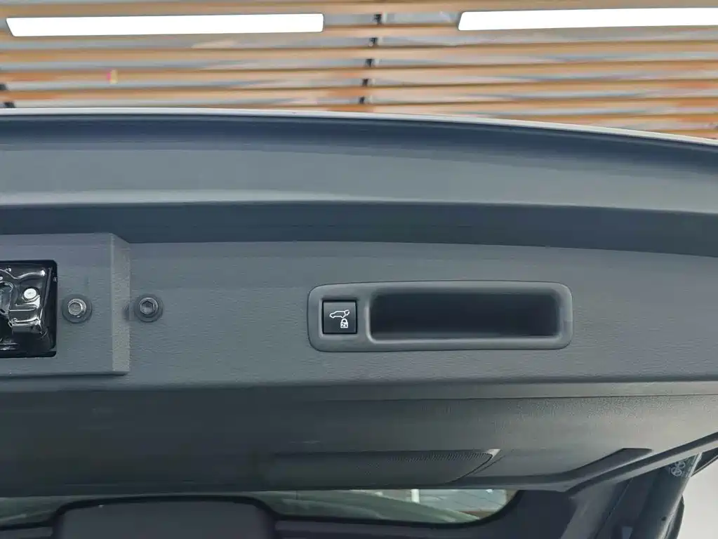 Toyota Granvia — миниатюра 24