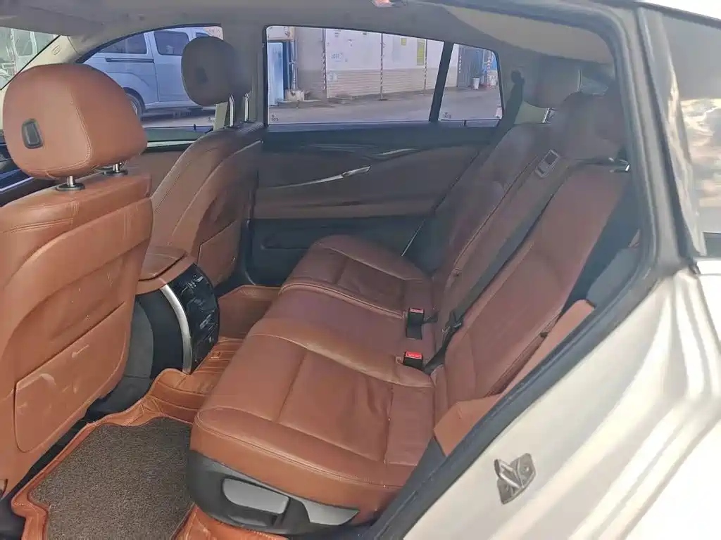 BMW 5 Series GT — миниатюра 16