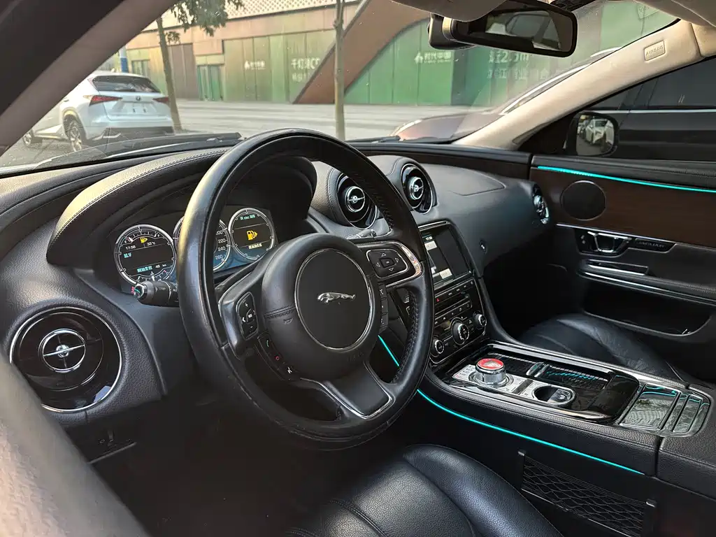 Jaguar XJ — миниатюра 11