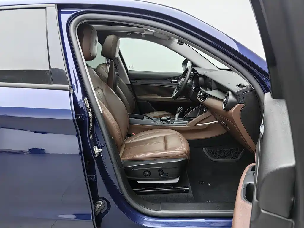 Alfa Romeo Stelvio — миниатюра 23