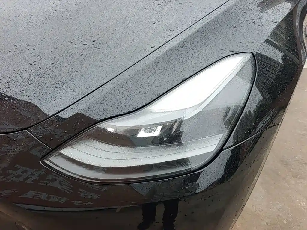 Tesla Model Y — миниатюра 24