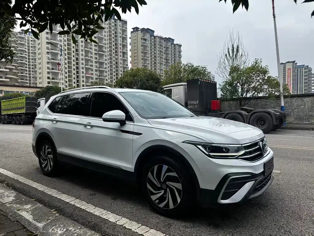 Volkswagen Tiguan L 2023