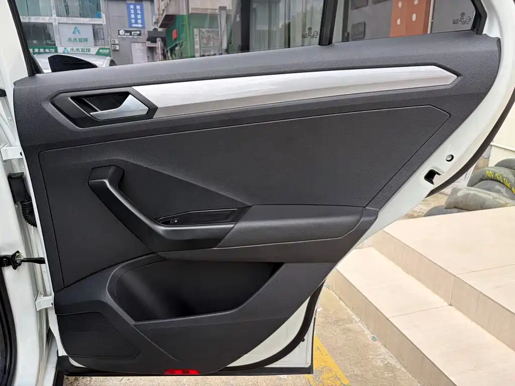 Volkswagen T-Roc — миниатюра 18