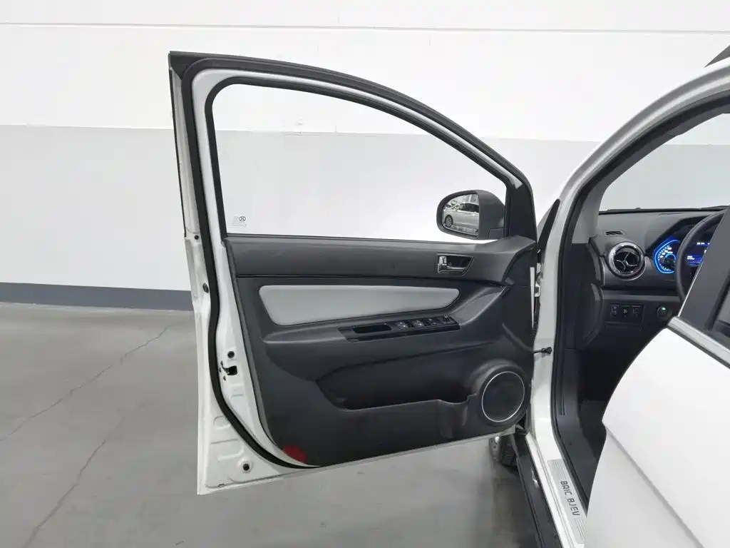 BAIC New Energy EC5 — миниатюра 8