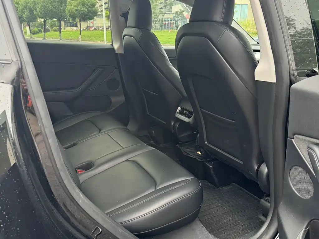 Tesla Model Y 2025 450km