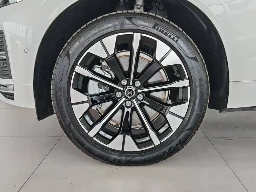 Volvo XC60 PHEV — миниатюра 7
