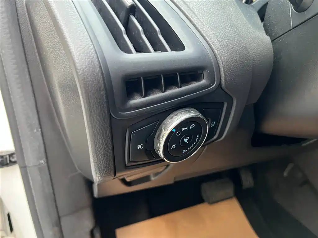 Ford Focus 2012 1.6L AT Comfort
