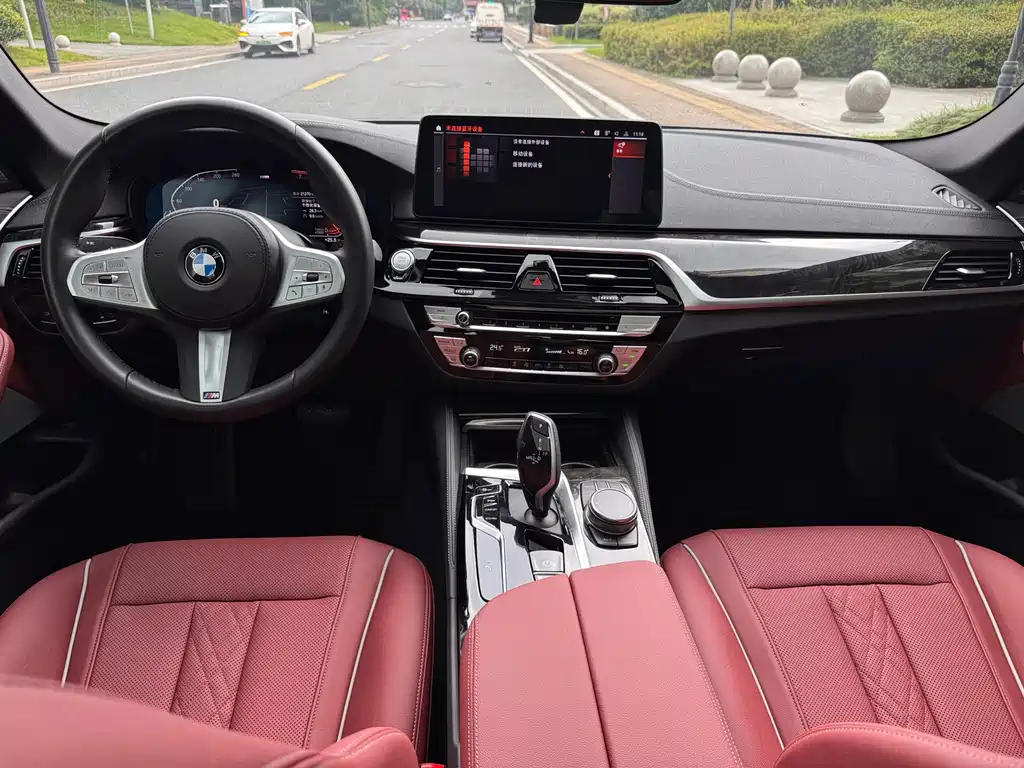 BMW 5 Series — миниатюра 11