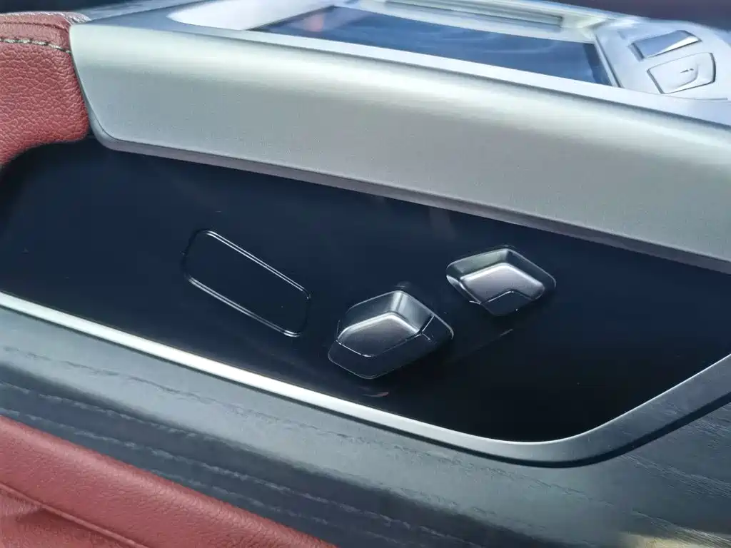 BMW 5 Series — миниатюра 43