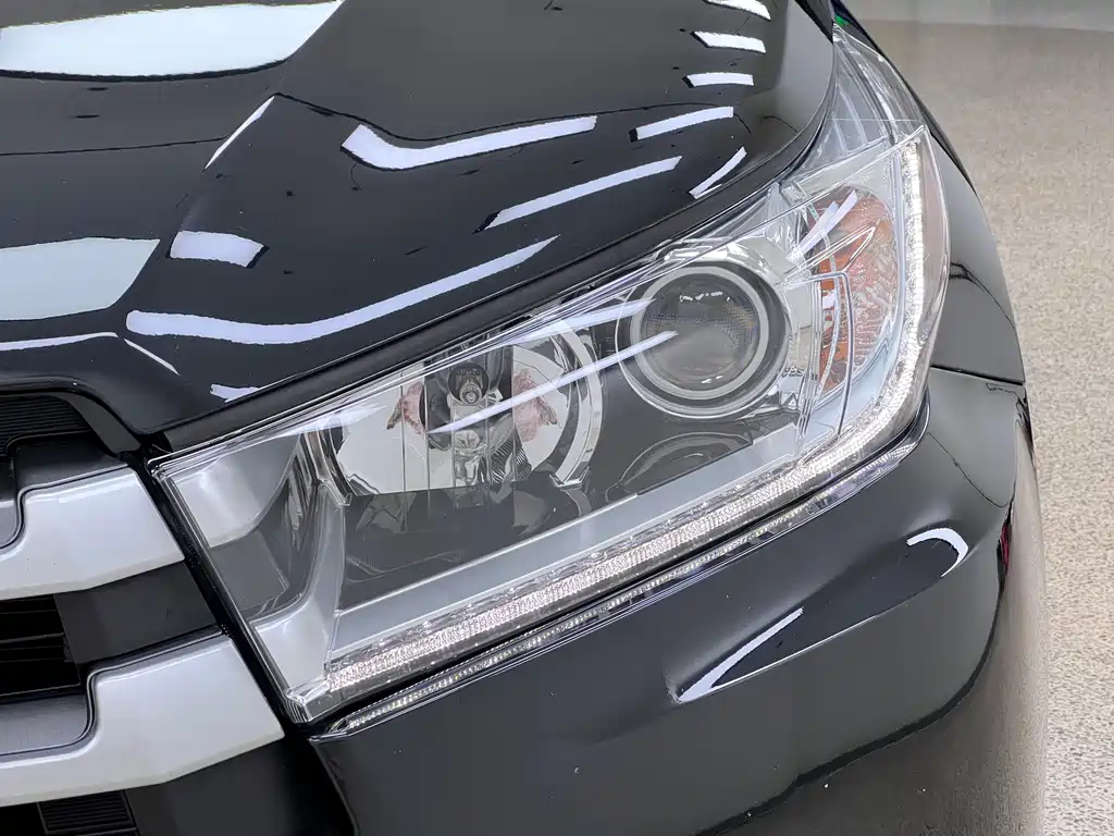 Toyota Highlander 2021 2.0T Luxury 7 мест